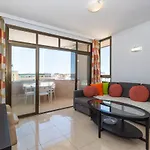 Апартаменти Sunny One Bedroom